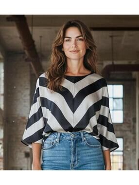 Vince Camuto Black and White Chevron Print Wide Sleeve Womens Pullover Top - M